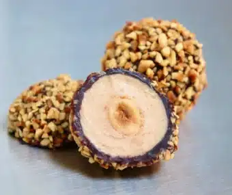 Rochers au foie gras, chocolat et noisettes